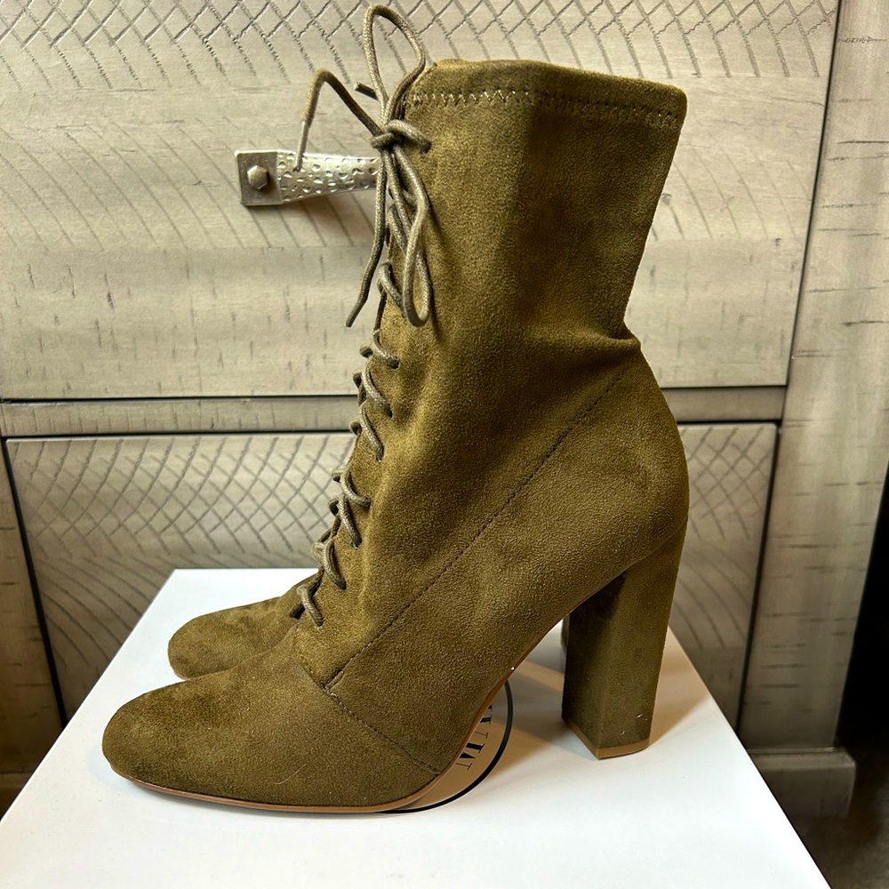 Steve Madden Olive Lace up booties
